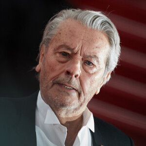 Alain Delon lors de première du film "Une Vie Cachée Life" lors du 72ème Festival International du Film de Cannes, France. 