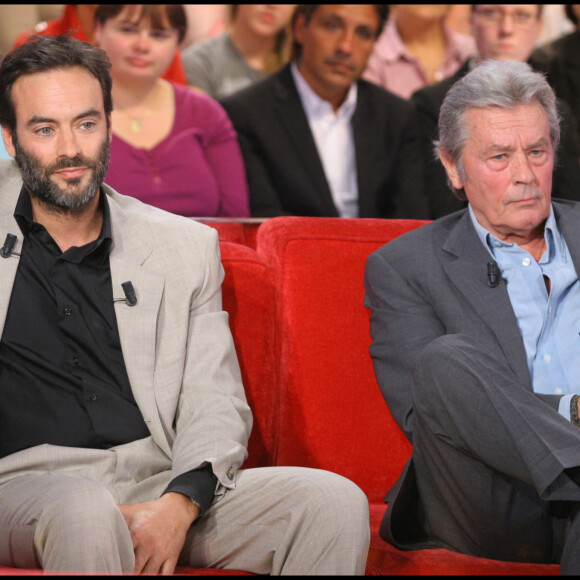 Archive - Anthony Delon et son père Alain Delon - Enregistrement de "Vivement Dimanche" le 24 septembre 2008 © Guillaume Gaffiot/bestimage