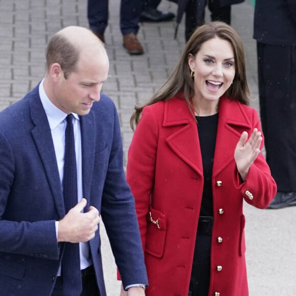 Le prince William, prince de Galles, et Catherine (Kate) Middleton, princesse de Galles, arrivent pour une visite à la station de sauvetage RNLI Holyhead à Holyhead, Pays de Galles, Royaume Uni, le 27 septembre 2022.