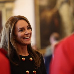 Catherine (Kate) Middleton, princesse de Galles, rencontre des bénévoles et du personnel opérationnel au Windsor Guildhall à Windsor, Royaume Uni, le 22 septembre 2022, afin de les remercier de leur implication dlors des funérailles de la La reine Elisabeth II au château de Windsor. 