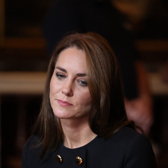 Catherine (Kate) Middleton, princesse de Galles, rencontre des bénévoles et du personnel opérationnel au Windsor Guildhall à Windsor, Royaume Uni, le 22 septembre 2022, afin de les remercier de leur implication dlors des funérailles de la La reine Elisabeth II au château de Windsor. 