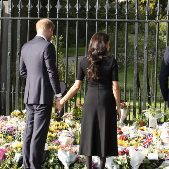 Le prince de Galles William, la princesse de Galles Kate Catherine Middleton, le prince Harry, duc de Sussex, Meghan Markle, duchesse de Sussex devant le château de Windsor, suite au décès de la reine Elisabeth II d'Angleterre. Le 10 septembre 2022