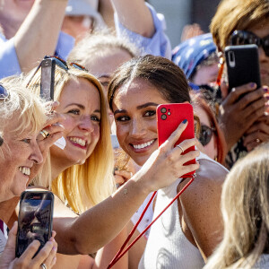 Le prince Harry et Meghan Markle lors d'une cérémonie à l'hôtel de ville de Dusseldorf pour le lancement des Invictus Games 2023 le 6 septembre 2022 