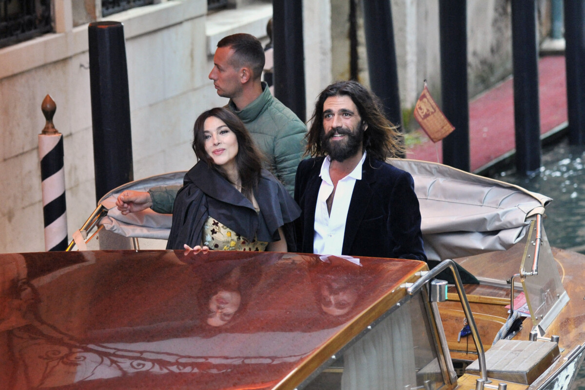 Photo Monica Bellucci et Nicolas Lefebvre (artiste) arrivent au bal masqué Dior à Venise