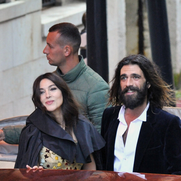 Monica Bellucci et Nicolas Lefebvre (artiste) arrivent au bal masqué Dior à Venise, Italie, le 11 mai 2019.