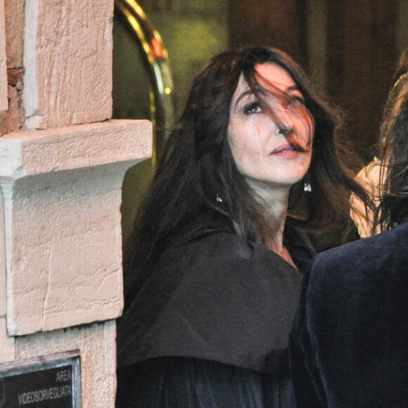 Monica Bellucci et Nicolas Lefebvre (artiste) arrivent au bal masqué Dior à Venise, Italie, le 11 mai 2019.