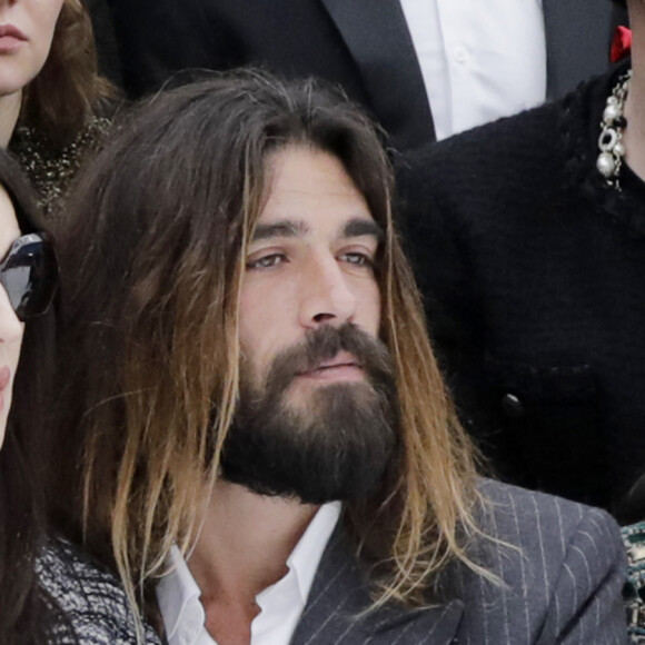 Monica Bellucci et Nicolas Lefebvre au défilé Chanel lors de la fashion week à Paris, le 5 mars 2019.