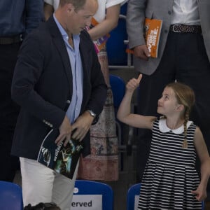 Le prince William, duc de Cambridge, et Catherine (Kate) Middleton, duchesse de Cambridge, avec la princesse Charlotte de Cambridge assistent au Jeux du Commonwealth au centre sportif de l'Université de Birmingham le 2 aout 2022.