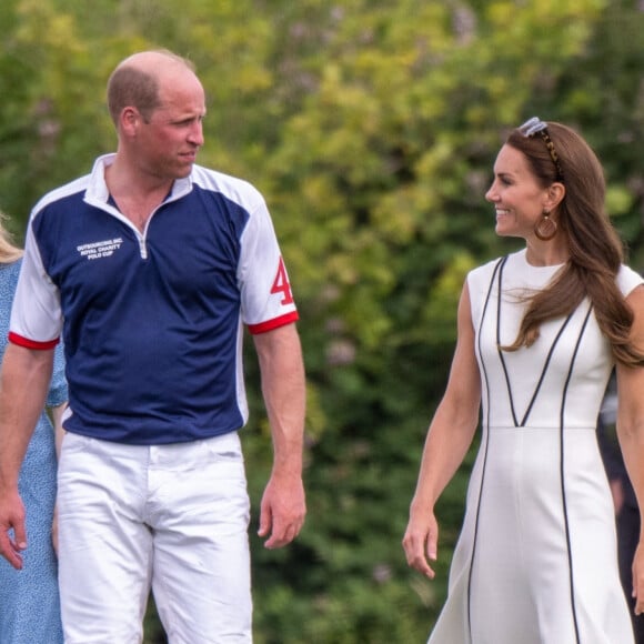 Le prince William, duc de Cambridge, et Catherine (Kate) Middleton, duchesse de Cambridge, assistent au match de polo caritatif Out-Sourcing Inc au Guards Polo Club, Smiths Lawn à Windsor le 6 juillet 2022. 