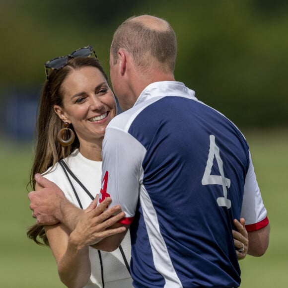 Le prince William, duc de Cambridge, et Catherine (Kate) Middleton, duchesse de Cambridge, arrivent au match de polo caritatif Out-Sourcing Inc au Guards Polo Club, Smiths Lawn à Windsor le 6 juillet 2022. 