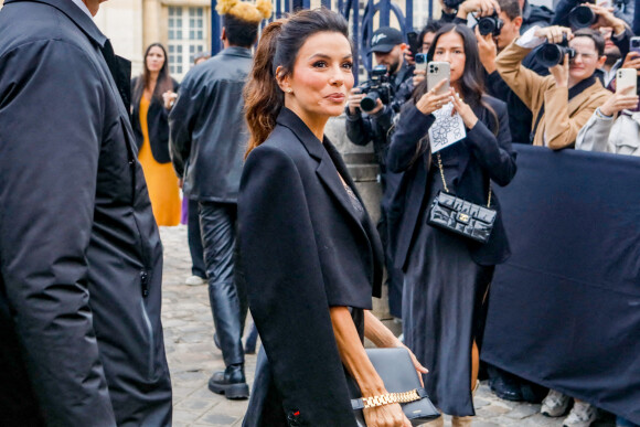 Eva Longoria - Arrivées au défilé Victoria Beckham, collection femme prêt-à-porter printemps/été lors de la Fashion Week de Paris. Le 30 septembre 2022.