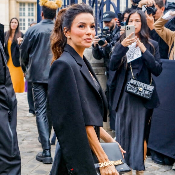 Eva Longoria - Arrivées au défilé Victoria Beckham, collection femme prêt-à-porter printemps/été lors de la Fashion Week de Paris. Le 30 septembre 2022.