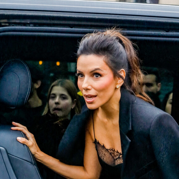 Eva Longoria - Arrivées au défilé Victoria Beckham, collection femme prêt-à-porter printemps/été lors de la Fashion Week de Paris. Le 30 septembre 2022.
