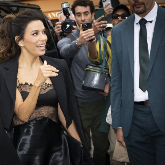 Eva Longoria - Arrivées au défilé Victoria Beckham, collection femme prêt-à-porter printemps/été lors de la Fashion Week de Paris. Le 30 septembre 2022. © Jean-Baptiste Autissier/Panoramic/Bestimage