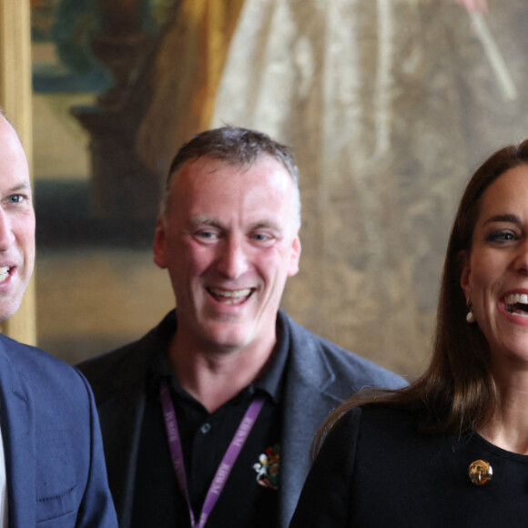 Le prince William, prince de Galles, et Catherine (Kate) Middleton, princesse de Galles, rencontrent des bénévoles et du personnel opérationnel au Windsor Guildhall à Windsor, Royaume Uni, le 22 septembre 2022, afin de les remercier de leur implication dlors des funérailles de la La reine Elisabeth II au château de Windsor. 