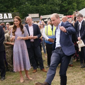 Le prince William, duc de Cambridge, et Catherine (Kate) Middleton, duchesse de Cambridge, lors d'une visite à la toute première journée du comté de Cambridgeshire à l'hippodrome July à Newmarket, Royaume Uni, le 23 juin 2022. 