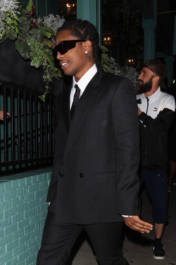 Rihanna et son compagnon ASAP Rocky à la sortie du restaurant "Olivetta".