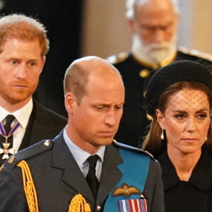 Le prince Harry, duc de Sussex, Meghan Markle, duchesse de Sussex, Kate Catherine Middleton, princesse de Galles, le prince de Galles William - Intérieur - Procession cérémonielle du cercueil de la reine Elisabeth II du palais de Buckingham à Westminster Hall à Londres. Le 14 septembre 2022 
