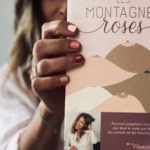 Rose et son livre "Les Montagnes roses". Le 25 août 2022.