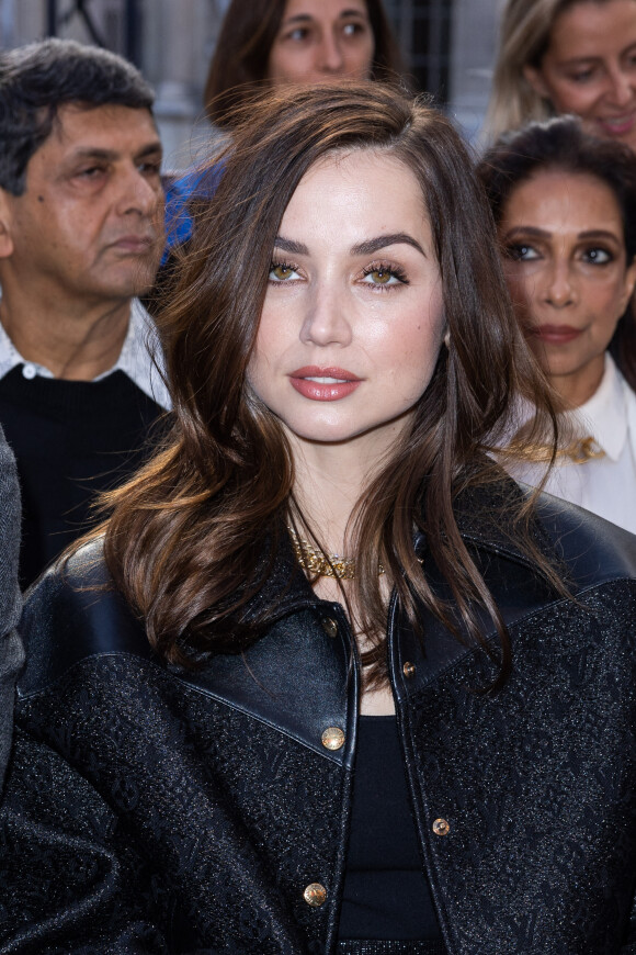 Ana de Armas - Front Row au défilé Louis Vuitton Collection Femme Prêt-à-porter Printemps/Eté 2023 lors de la Fashion Week de Paris (PFW), France, le 4 octobre 2022. © Olivier Borde/Bertrand Rindoff Petroff/Bestimage 