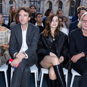 Alicia Vikander, Antoine Arnault, Ana de Armas et Andrew Dominik - Front Row au défilé Louis Vuitton Collection Femme Prêt-à-porter Printemps/Eté 2023 lors de la Fashion Week de Paris (PFW), France, le 4 octobre 2022. © Olivier Borde/Bertrand Rindoff Petroff/Bestimage 