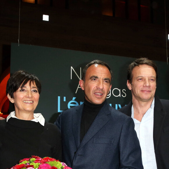 Patrick Fiori, Laurence et Pierre Lemarchal (les parents de Grégory Lemarchal), Nikos Aliagas, Samuel Le Bihan, Mickaël Landreau - Vernissage de l'exposition "L'épreuve du Temps" de Nikos Aliagas au Palais Brongniart à Paris, le 16 janvier 2017. © Dominique Jacovides/Bestimage