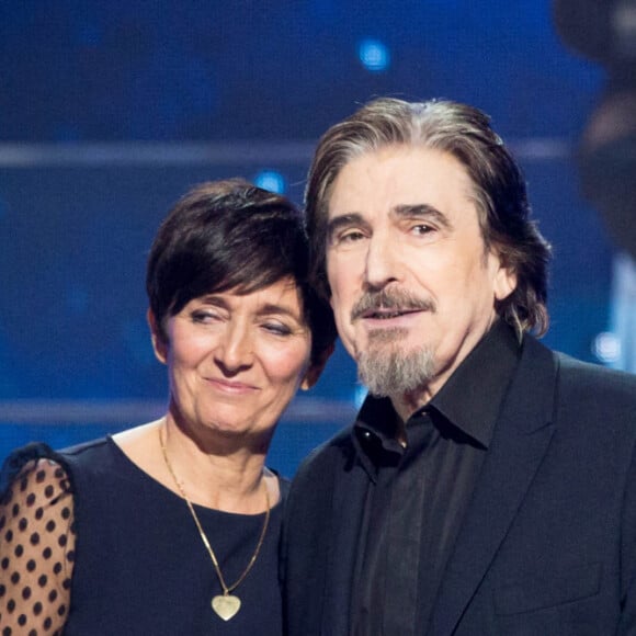 Serge Lama, Laurence et Pierre Lemarchal (Parents de Grégory Lemarchal) - Emission hommage à "Grégory Lemarchal, 10 ans après l'histoire continue" au Zénith de Paris et retransmis en direct sur TF1 le 7 janvier 2017. © Cyril Moreau/Bestimage