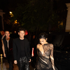 Kylie Jenner arrive pour le soirée BoF 500 du magazine The Business of Fashion à l'hôtel Shangri-La lors de la Fashion Week de Paris (PFW), France, le 1er octobre 2022. 