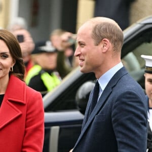 Le prince William, prince de Galles, et Catherine (Kate) Middleton, princesse de Galles, arrivent pour une visite à l'église St Thomas, à Swansea, Royaume Uni, le 27 septembre 2022. 