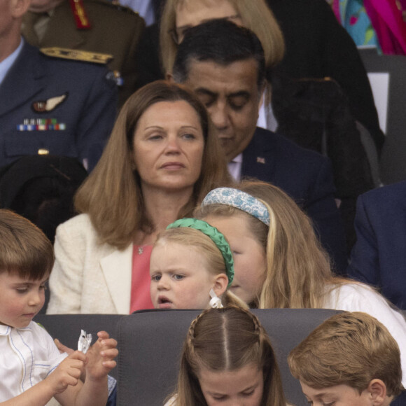 Catherine (Kate) Middleton, duchesse de Cambridge, Le prince Louis de Cambridge, La princesse Charlotte de Cambridge, Le prince George de Cambridge, Mike Tindall, Mia Grace Tindall, Lena Elizabeth Tindall, Savannah Phillips - Jubilé de platine de la reine Elisabeth II d'Angleterre à Bukingham Palace à Londres, le 5 juin 2022. 