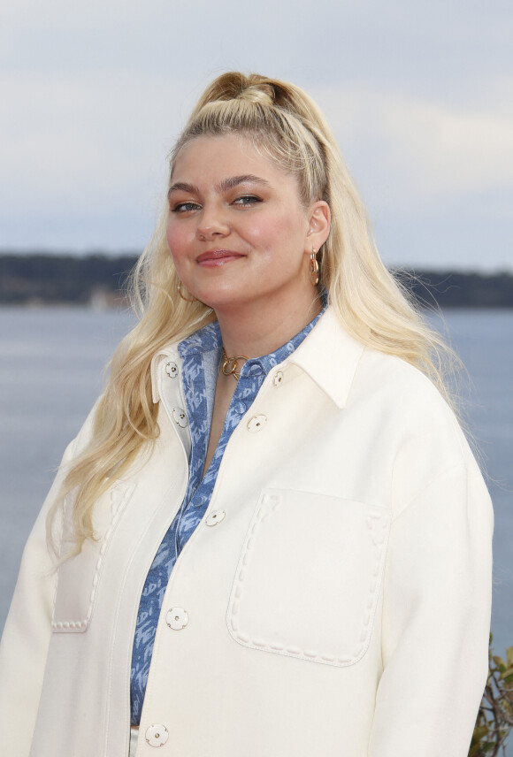 Louane Emera de la série VISIONS CANNESERIES SAISON 5 au Palais des Festivals et des Congrès de Cannes, dimanche 3 avril 2022. © Christophe Aubert via Bestimage