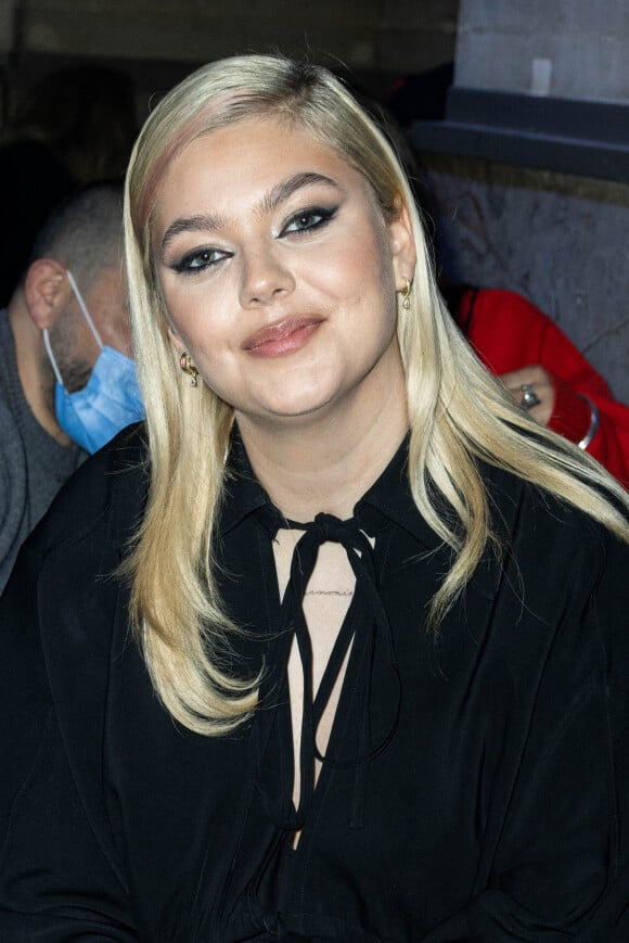 Louane Emera au front row du défilé Ami automne-hiver 2022/2023 dans le cadre de la Fashion Week de Paris, France, le 19 janvier 2022. Olivier Borde/bestimage