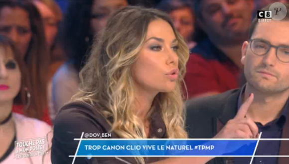 Clio Pajczer dans "Touche pas à mon poste" sur C8, le 4 janvier 2017.