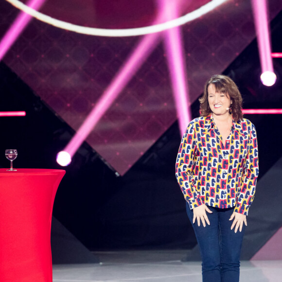 Exclusif - Anne Roumanoff - Enregistrement de l'émission "Les comiques préférés des français, 50 ans d'humour d'hier et aujourd'hui" à la Seine Musicale à Paris, diffusée le samedi 16 octobre à 21h05 sur France 2. Pour son premier " prime " de la rentrée, L.Boccolini nous convie à une grande soirée de rire inédite en compagnie des comiques préférés des Français. Une très belle soirée de détente pour célébrer ensemble 50 ans d'humour d'hier et aujourd'hui. Depuis l'extraordinaire salle de concert de La Seine musicale sur l'île Seguin, à Boulogne-Billancourt, L.Boccolini recevra les stars du rire et les jeunes talents d'aujourd'hui qui interpréteront sur scène leurs sketchs les plus drôles et évoqueront les humoristes qui les ont influencés. Ce sera l'occasion de revoir des images de sketchs cultes et de faire une grande rétrospective du rire sur cinquante ans. Nous partagerons deux heures de rire pour célébrer sur scène et en archives 50 ans d'humour avec les plus grands comiques d'hier et aujourd'hui. © Tiziano Da Silva / Bestimage 