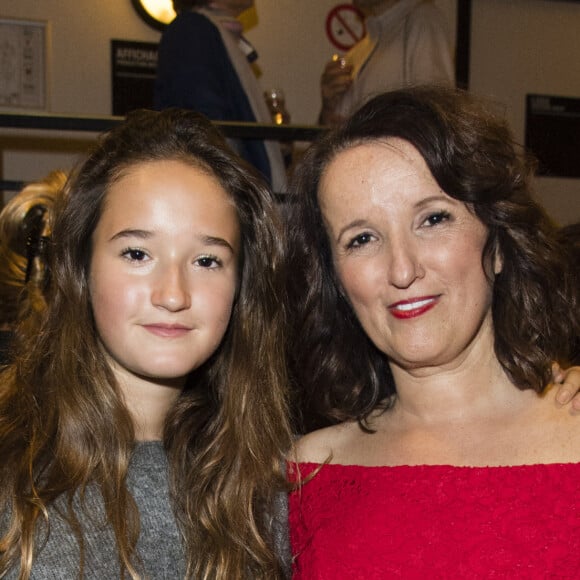 Exclusif - Anne Roumanoff et sa fille Marie Vaillant - Backstage - - Anne Roumanoff fête ses trente ans de carrière à l'Olympia lors d'une soirée exceptionnelle le samedi 4 novembre avec son spectacle " Aimons nous les uns les autres et plus encore ". Paris le 4 Novembre 2017 © Pierre Perusseau / Bestimage 