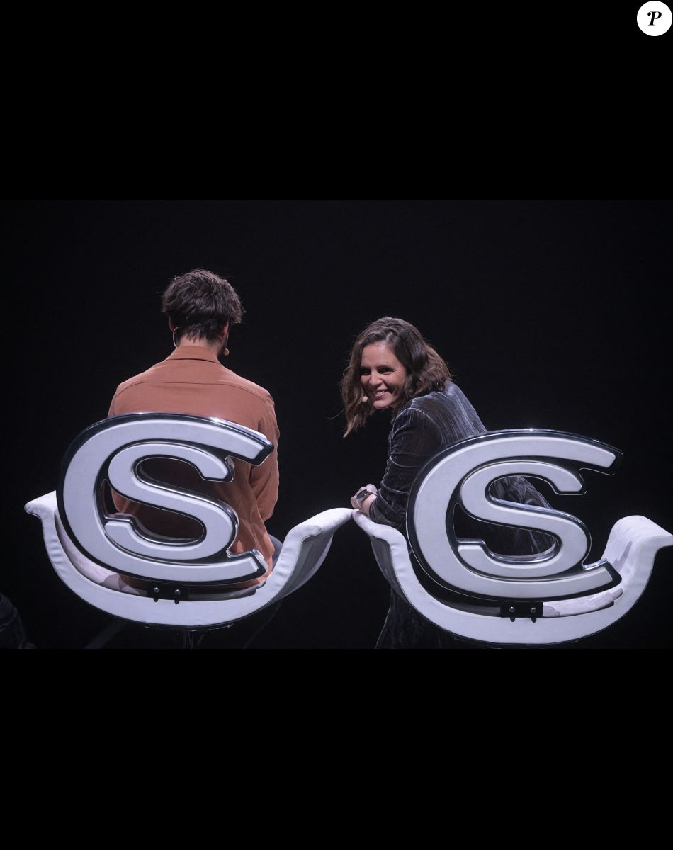 Jérémy Frérot, Laure Manaudou - Enregistrement de l'émission "La Chanson secrète 11" à Paris, diffusée le 24 juin sur TF1. Le 18 janvier 2022. © Cyril Moreau / Bestimage