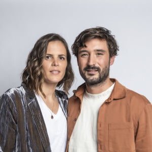 Jeremy Frerot et sa femme Laure Manaudou - Backstage - Enregistrement de l'émission "La Chanson secrète 11" à Paris, diffusée le 24 juin sur TF1. Le 15 janvier 2022. © Cyril Moreau / Bestimage 