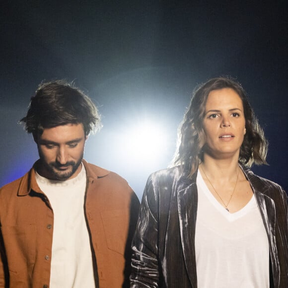 Jeremy Frerot et sa femme Laure Manaudou - Backstage - Enregistrement de l'émission "La Chanson secrète 11" à Paris, diffusée le 24 juin sur TF1. Le 15 janvier 2022 . © Cyril Moreau / Bestimage 