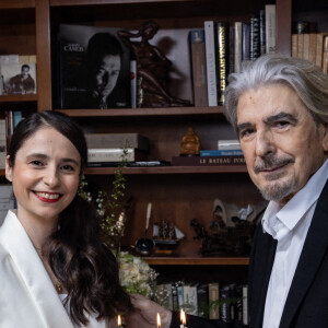 Exclusif - Les mariés dans leur appartement après la cérémonie - Mariage de Serge Lama et Luana Santonino à la mairie du 7ème arrondissement de Paris. Rachida Dati, Maire du 7ème a célébré le mariage. Paris, le 11 février 2021. © Cyril Moreau/Bestimage