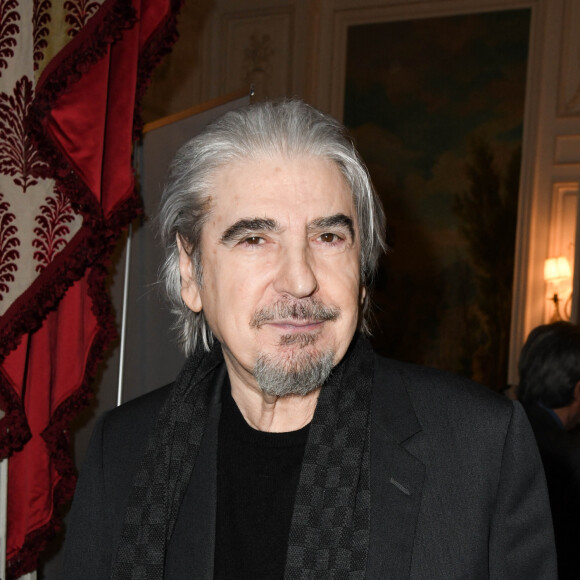 Serge Lama - Lancement du livre "Sardou Regards" de B.Kossek à l'hôtel Raphael à Paris, France, le 15 avril 2019. © Coadic Guirec/Bestimage 