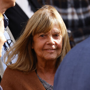 Chantal Goya - Sorties de la messe funéraire en hommage à Bernard Tapie en l'église Saint-Germain-des-Prés à Paris. Le 6 octobre 2021. © Jacovides-Moreau / Bestimage