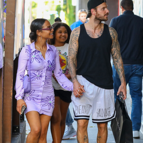 Exclusif - Christina Milian fait du shopping avec sa fille Violet et son mari Matt Pokora (M. Pokora) à Los Angeles le 6 avril 2022.