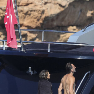 Exclusif - Le DJ français David Guetta et son ex-femme Cathy Guetta se retrouvent pour les vacances avec leurs enfants Tim et Angie et des amis sur un yacht à Ibiza, Espagne, le 15 août 2018.