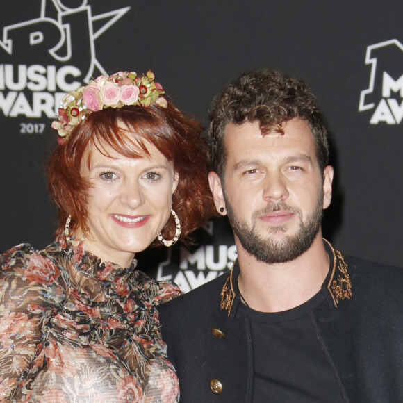 Claudio Capéo et sa compagne - 19e édition des NRJ Music Awards à Cannes le 4 novembre 2017. © Christophe Aubert via Bestimage 