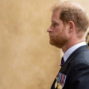 Le prince Harry - Procession pédestre des membres de la famille royale depuis la grande cour du château de Windsor jusqu'à la Chapelle Saint-Georges. Le 19 septembre 2022.