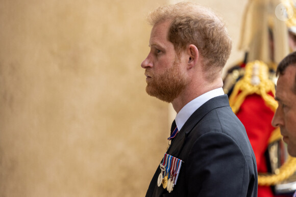 Le prince Harry - Procession pédestre des membres de la famille royale depuis la grande cour du château de Windsor jusqu'à la Chapelle Saint-Georges. Le 19 septembre 2022.