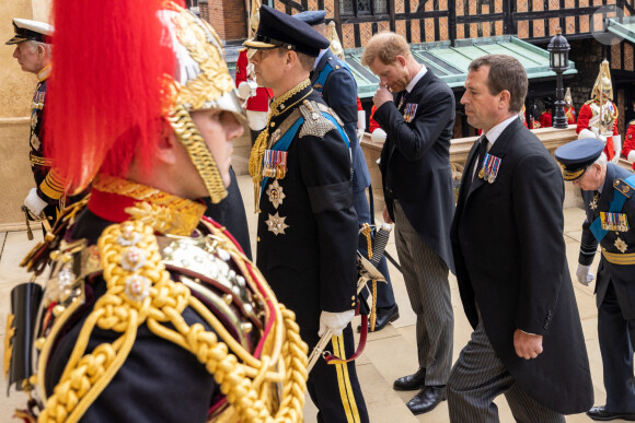 Le prince Harry - Procession pédestre des membres de la famille royale depuis la grande cour du château de Windsor jusqu'à la Chapelle Saint-Georges, où se tiendra la cérémonie funèbre des funérailles d'Etat de reine Elizabeth II d'Angleterre. Windsor, le 19 septembre 2022.