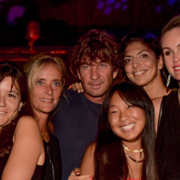 Exclusif - Laeticia Hallyday avec sa fille Jade et ses amis Hortense d'Estève, Marie Poniatowski et son mari Pierre Rambaldi lors de la soirée d'ouverture du St-Barth Family Festival 2019 au restaurant "Le Ti' St Barth" sur l'île de Saint-Barthélemy, Antilles française, France, le 8 août 2019. © Xavier Merchet-Thau/PhotoStBarth/Bestimage