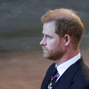 Le prince Harry, duc de Sussex, Meghan Markle, duchesse de Sussex - Intérieur - Procession cérémonielle du cercueil de la reine Elisabeth II du palais de Buckingham à Westminster Hall à Londres. Le 14 septembre 2022 