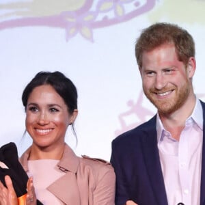 Le prince Harry, duc de Sussex, et Meghan Markle, duchesse de Sussex, visitent l'association caritative Pillars à Auckland, Nouvelle-Zélande, le 30 octobre 2018. Cette organisation caritative soutient les enfants qui ont un parent en prison en leur proposant des programmes de mentorat (soutien). 